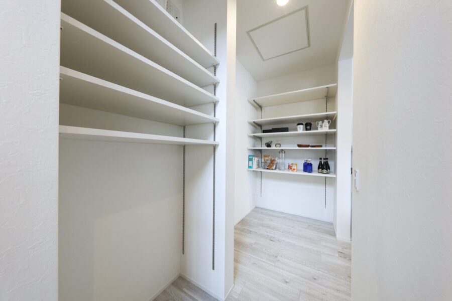 キッチン横収納